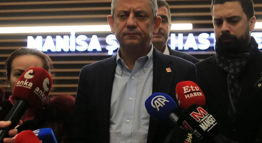 CHP Lideri Özgür Özel'den Yürek Burkan Taziye: 'Kendi Evladımı Kaybetmiş Gibiyim!' Şehzadeler Yasta
