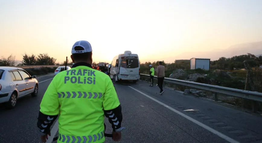 Denizli'de Feci Kaza: Kamyon Minibüse Çarptı, 1 Ölü!