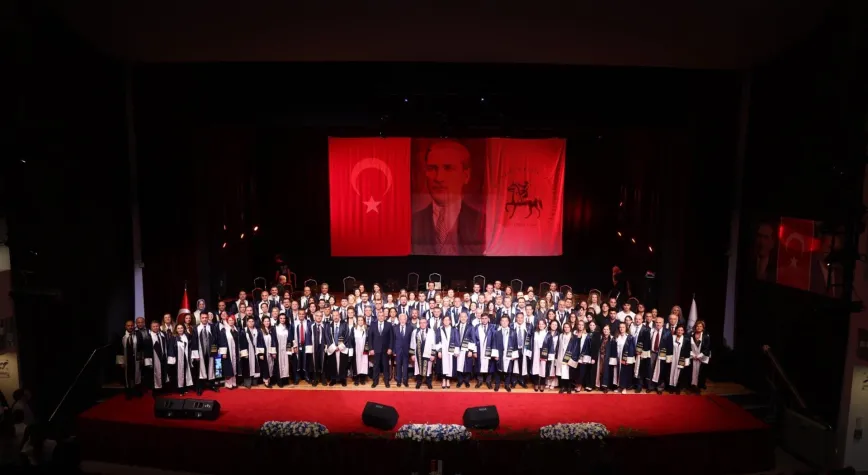 DEÜ 2025-2026 Akademik Yılına Başladı: Rektörden Gazze Çağrısı!