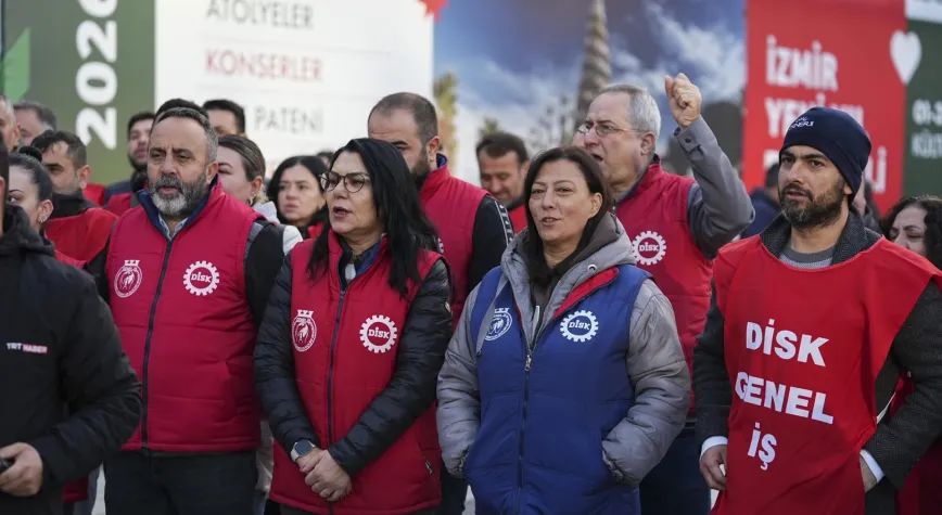 İzmir Belediyesi İşçilerinden Büyük Eylem: İZENERJİ, İZELMAN ve İştiraklerde Hak Mücadelesi Kızışıyor!