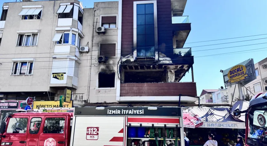 İzmir Buca'da Korkutan Yangın! Apartman Dairesi Alevlere Teslim Oldu