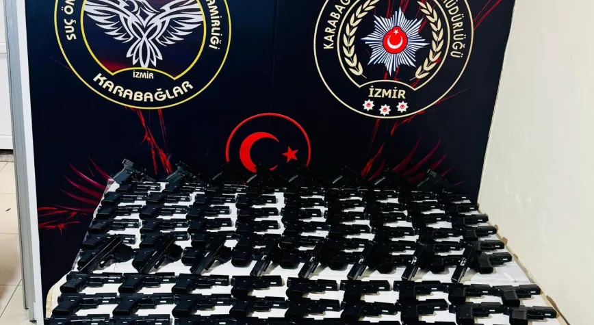 İzmir Karabağlar'da Şok Operasyon: Güvercin Kümesinden 124 Ruhsatsız Tabanca Çıktı!