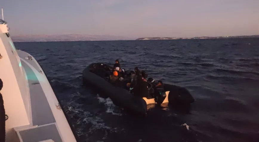 İzmir'de Büyük Göçmen Yakalama Operasyonu: 79 Düzensiz Göçmen Ağlara Takıldı!