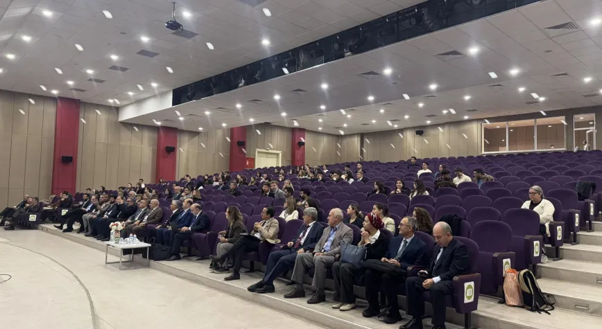 İzmir'de Medya Sektörü İş Hukuku Kongresi: Basın Özgürlüğü Masaya Yatırıldı!