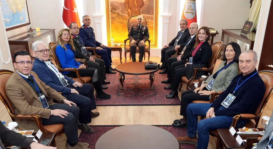 İzmir'de Savunma Sanayii Yapay Zeka ile Buluştu: Geleceğin Muharebeleri Şekilleniyor!