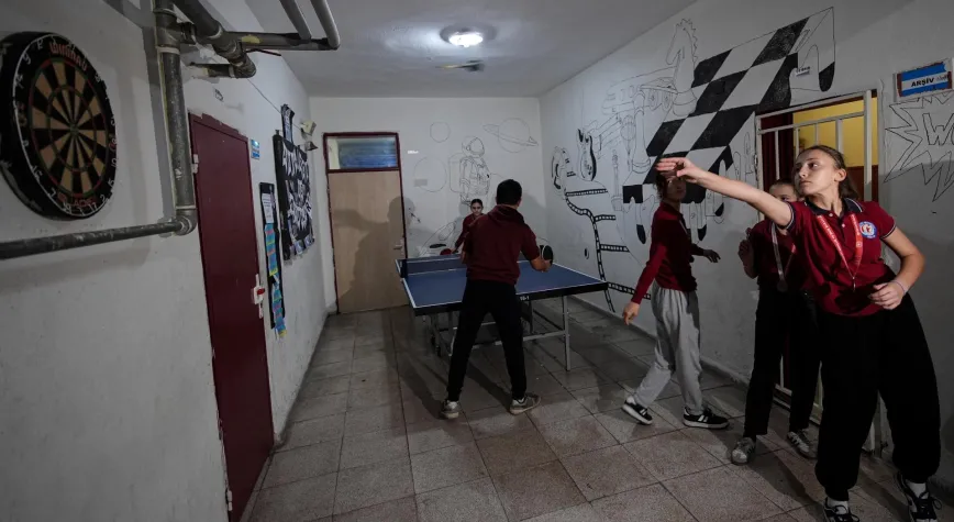 İzmir'deki Okulda Akran Zorbalığına Sanatsal ve Sportif Çözüm: Disiplin Cezaları Sıfırlandı!