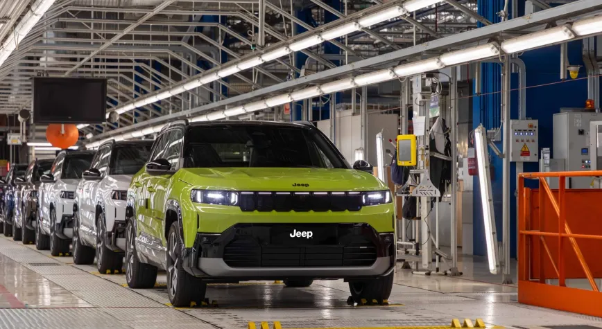 Jeep'ten Çığır Açan Hamle: Yeni Compass SUV Üretimi Başladı, Elektrikli Seçenekler Yolda!