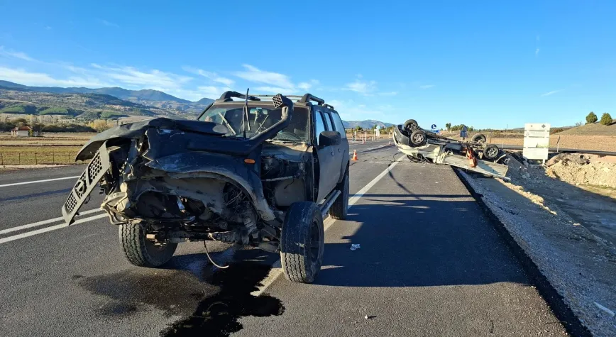 Kütahya'da Feci Kaza: Cip ve Kamyonet Çarpıştı, 4 Yaralı!