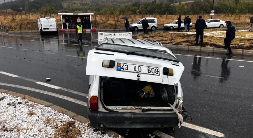 Kütahya'da Feci Kaza: Para Nakil Aracı ve Otomobil Çarpıştı, 1 Ölü!