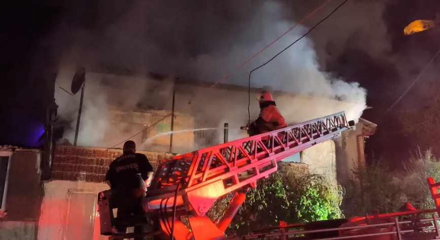 Kütahya'da Korkutan Yangın! Ahşap Ev Kül Oldu