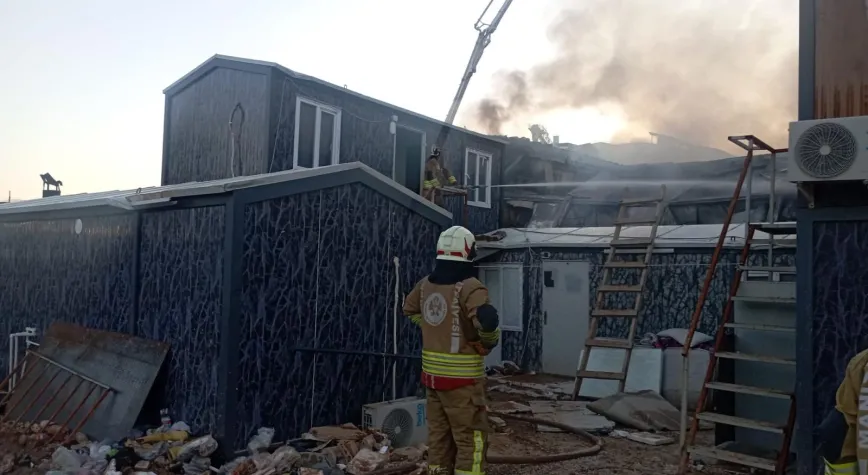 Manisa'da İşçilerin Kaldığı Konteynerde Büyük Yangın Paniği! Alevler Kontrol Altına Alındı
