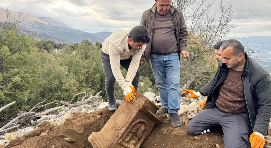 Muğla'da Çoban Keşfetti! Roma Dönemi Mezar Steli Gün Yüzüne Çıkarıldı