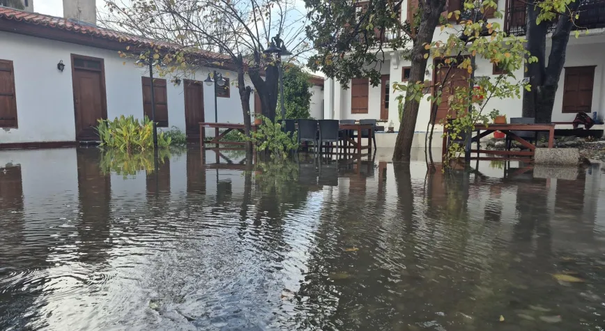 Muğla'da Şiddetli Yağış Felaketi! Ev ve İş Yerleri Sular Altında