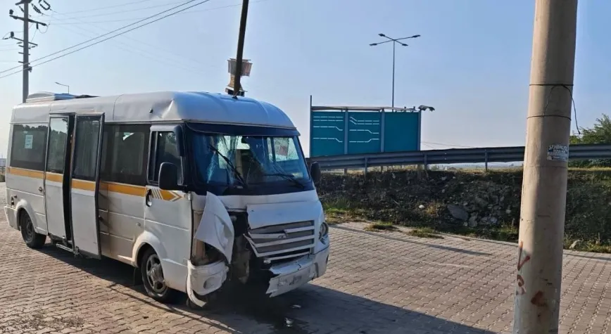 Sarıgöl'de Okul Servisi Kazası: 2 Öğrenci Yaralı!